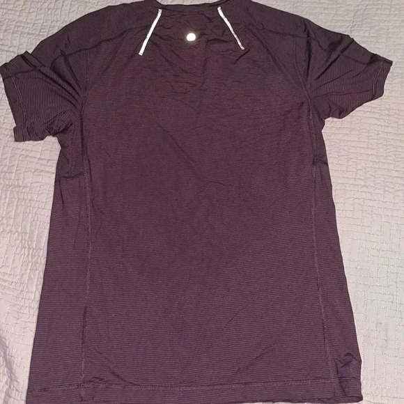 225 Lululemon Men's Surge Short Sleeve - Picture 3 of 5